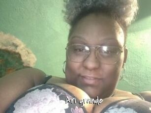 Ari_grande
