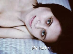 Mia_Curtis