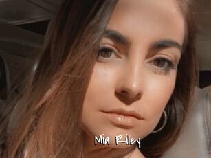 Mia_Riley