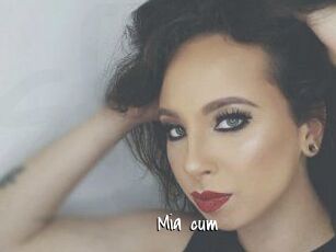 Mia_cum